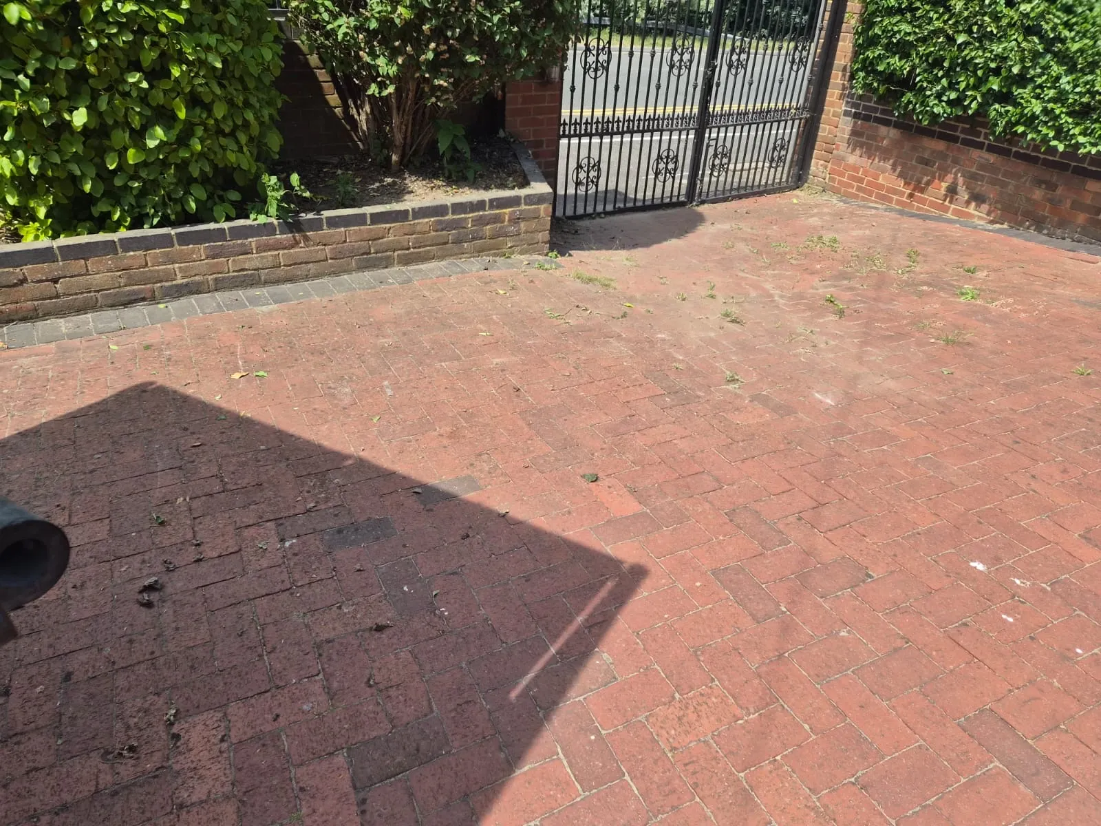 The same Gravesend driveway cleared after Andy took away all the hedge cuttings and green waste