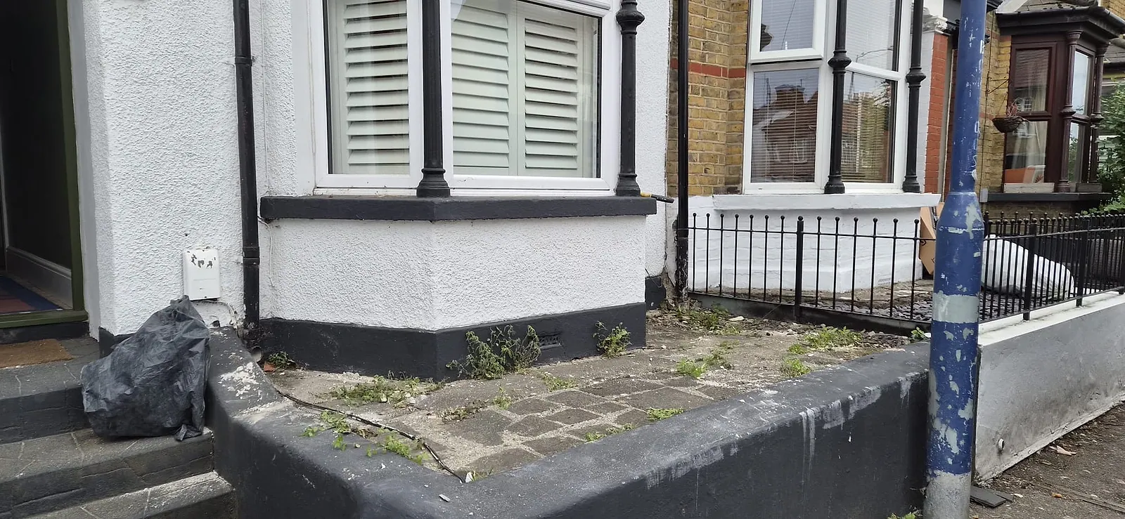 The same front step in Gravesend cleared, bath and renovation waste gone, only a dusting of plaster left on the wall